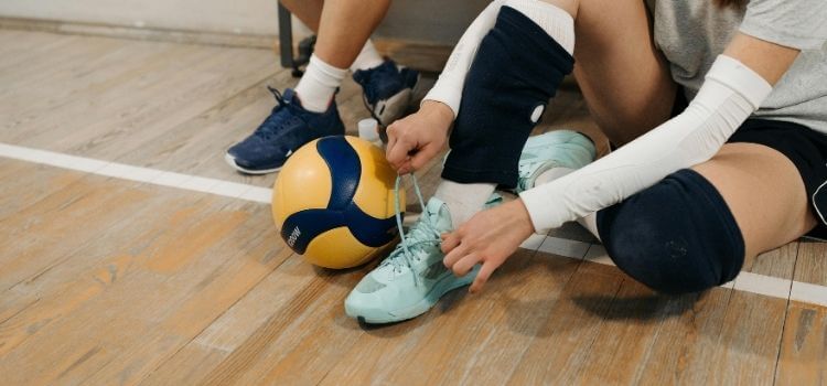 Volleyball shoes for wide feet